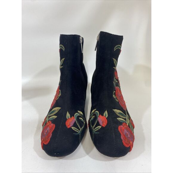 Comfortview Women's Sidney Bootie Embroidered Red Roses Black Velour Sz 7.5 Wide - Picture 3 of 14